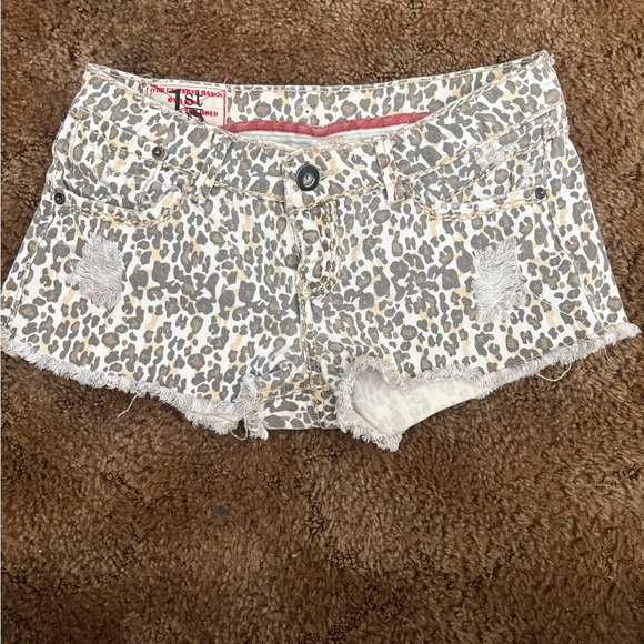 1st Kiss Pants - 1st Kiss Gray Leopard Print Jean Shorts